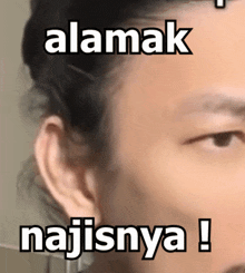 a close up of a man 's face with the words " alamak najisnya " written above it
