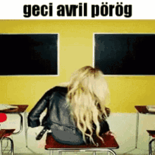Geci Avril GIF - Geci Avril Pörög GIFs