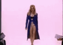 Carrie Bradshaw Catwalk Fail GIF - Carrie Bradshaw Catwalk Fail Modelling Fail GIFs