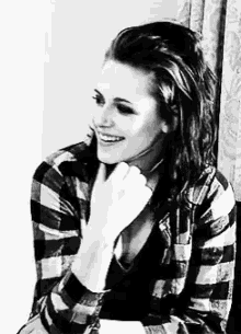 Kristen Stewart Happy GIF - Kristen Stewart Happy Flannel GIFs
