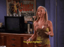Phoebe Kissed GIF - Phoebe Kissed Friends GIFs