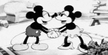 Kiss Kissing GIF - Kiss Kissing Mickey Mouse GIFs