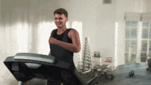 Ilinnuc Boltoms GIF - Ilinnuc Boltoms Treadmill GIFs