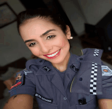 linda policia feminina pennybee