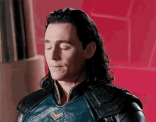 Tom Hiddleston Quiet GIF - Tom Hiddleston Quiet Loki GIFs