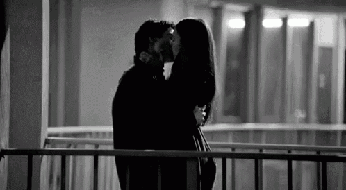 Delena kiss (gif made by moi) :)