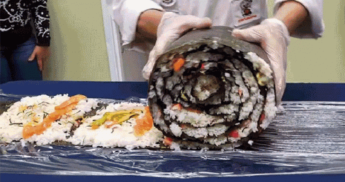 sushi-roll-food.gif