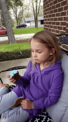 Cupcakes Eating GIF - Cupcakes Eating Hungry GIFs