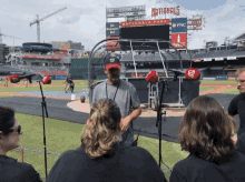 Baseball Photobomb GIF - Baseball Photobomb Americaspasttime GIFs
