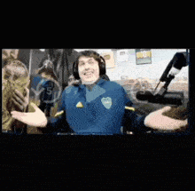 a man wearing headphones and a blue shirt that says boca