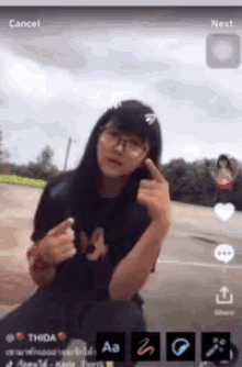 Thidamps Whatinthehell GIF - Thidamps Whatinthehell Finger Heart GIFs
