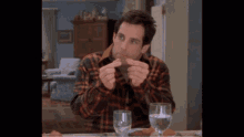 Tiny A Little GIF - Tiny A Little See GIFs