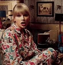 Taylor Swift Christmas GIF - Taylor Swift Christmas Pajamas GIFs
