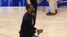 Pitowontwt Lebron James GIF - Pitowontwt Lebron James Hit In The Head GIFs