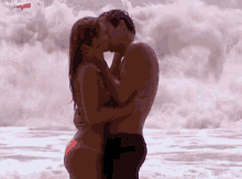 Diana Chaves Kiss GIF - Diana Chaves Kiss Beach GIFs