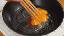 フライパン  卵　エッグ　混ぜる GIF - Frying Pan Scrambled Eggs GIFs