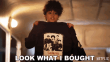 Look What I Bought Suzette Quintanilla GIF - Look What I Bought Suzette Quintanilla Selena The Series GIFs