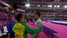 abrazo consolar felicitar brasil gimnasta