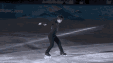Shoma Uno Figure Skating GIF - Shoma Uno Figure Skating Moonwalk GIFs