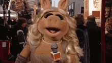 Miss Piggy Repórter GIF - Miss Piggy Repórter News Reporter GIFs