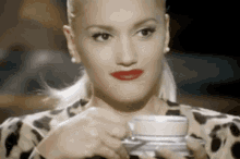 Gwen Stefani Cool GIF - Gwen Stefani Cool Tea GIFs
