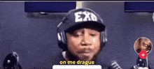 a man wearing headphones is giving a thumbs up and says " on me drague "