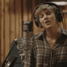 taylor swift invisible string taylor swift folklore long pond session folklore invisible string taylor swift singing