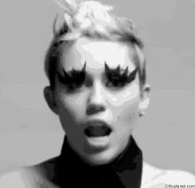 Miley Cirus Wink GIF - Miley Cirus Wink GIFs