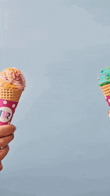 Baskin Robbins Cheers To The Coolest Of Friends GIF - Baskin Robbins Cheers To The Coolest Of Friends Ice Cream GIFs