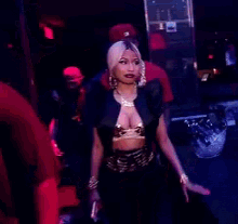 Nicki Minaj Walking GIF - Nicki Minaj Walking Talking GIFs
