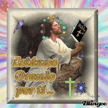 a picture of jesus holding a bible with the words " estamos oranio por ti " on the bottom
