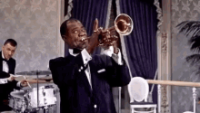 Toeter GIF - Toeter Louis Armstrong Instrument GIFs