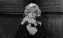 Marilyn Monroe Drinking GIF - Blonde Marilyn Monroe Drink GIFs