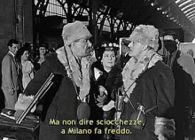 Toto E Peppino Milano Fa Freddo Ghiaccio Gelo Freddissimo Cappotto Inverno GIF