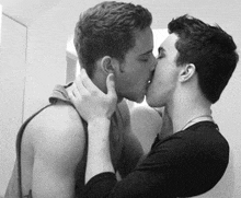 Besos Apasionados Beso Gay GIF - Besos Apasionados Beso Gay Amor Gay GIFs