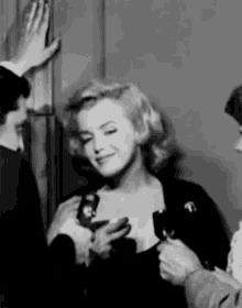 Marilyn Monroe Smiles GIF - Marilyn Monroe Smiles Sweet GIFs