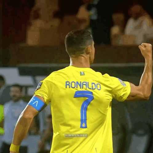 Ronaldo Ronaldo Al Nassr GIF – Ronaldo Ronaldo al nassr Listening to music  – Otkrivajte i delite GIF-ove