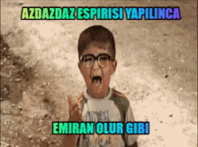 a young boy wearing glasses is giving the middle finger with the words azdazdaz espirisi yapilica emiran olur gibi above him