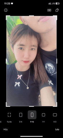 a phone screen shows a picture of a man and a woman with the time 11:25