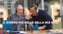 Deejay Chiama Italia Radio Deejay GIF - Deejay Chiama Italia Radio Deejay Nicola Savino GIFs