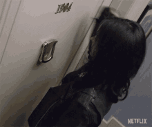 Knock Im Here GIF - Knock Im Here Let Me In GIFs
