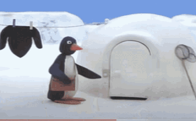 Pingu Broke Pingu GIF - Pingu Broke Pingu Banka - Discover & Share GIFs