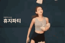 클럽 클럽녀 여자 댄스 나이트 휴지 파티 나이트클럽 GIF - Tissue Party Korean GIFs