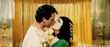Cleopatra Kiss GIF - Cleopatra Kiss GIFs