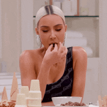 Kim Kardashian Kim Kardashian Eating GIF - Kim Kardashian Kim Kardashian Eating GIFs