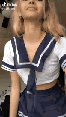 schoolgirl boutine cosplay