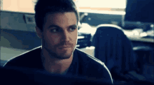 What Oliver Queen GIF - What Oliver Queen Confused GIFs