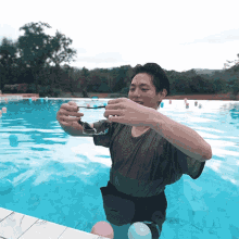 Put The Goggles On Gene GIF - Put The Goggles On Gene Kao Up GIFs