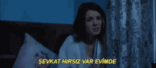 a woman is talking on a cell phone with the words sevkat hirsiz var evimde written below her