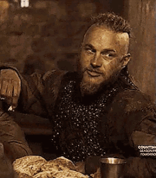 Ragnar Vikings GIF - Ragnar Vikings Eating GIFs